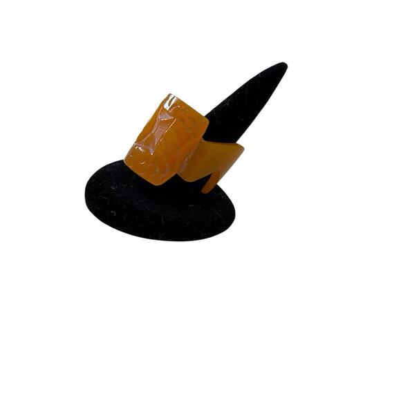 Bakelite Ring Butterscotch Yellow Carved Snake 6g US 8 - Picture 4 of 8